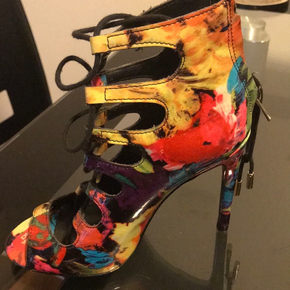 Shoes - Floral Steve Madden shoe